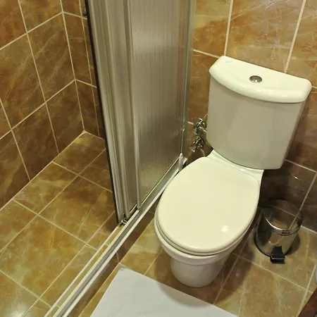 Room In Guest Room - Double Bed With Private Bathroom Close Blue Mosque איסטמבול