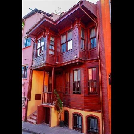 Room In Guest Room - Double Bed With Private Bathroom Close Blue Mosque *